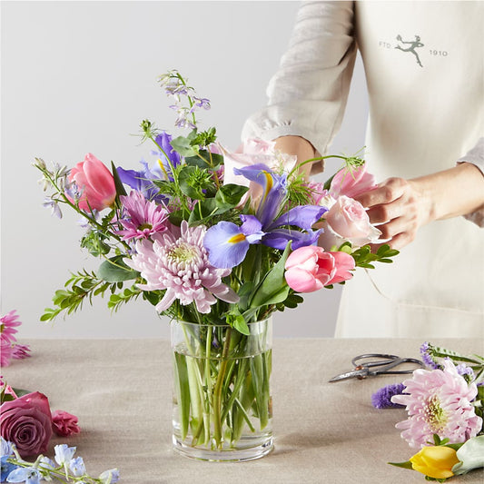 Pastel Tradition - A Florist Original – Greater Kansas City Flower Shop, Kansas City MO