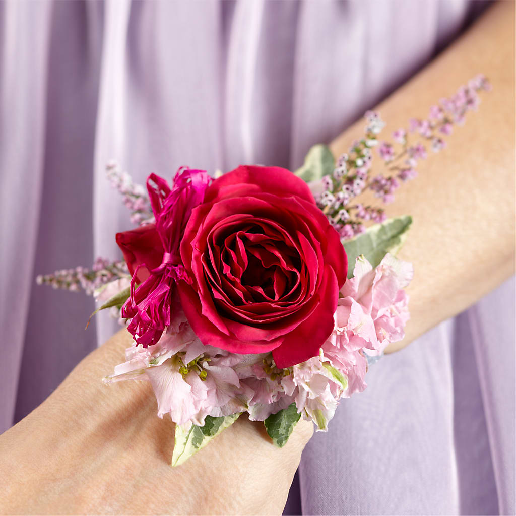 Rose Charm Corsage – Greater Kansas City Flower Shop, Kansas City MO