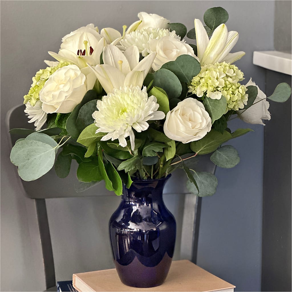 Snowy Dreams Bouquet –  Greater Kansas City Flower Shop, Kansas City MO