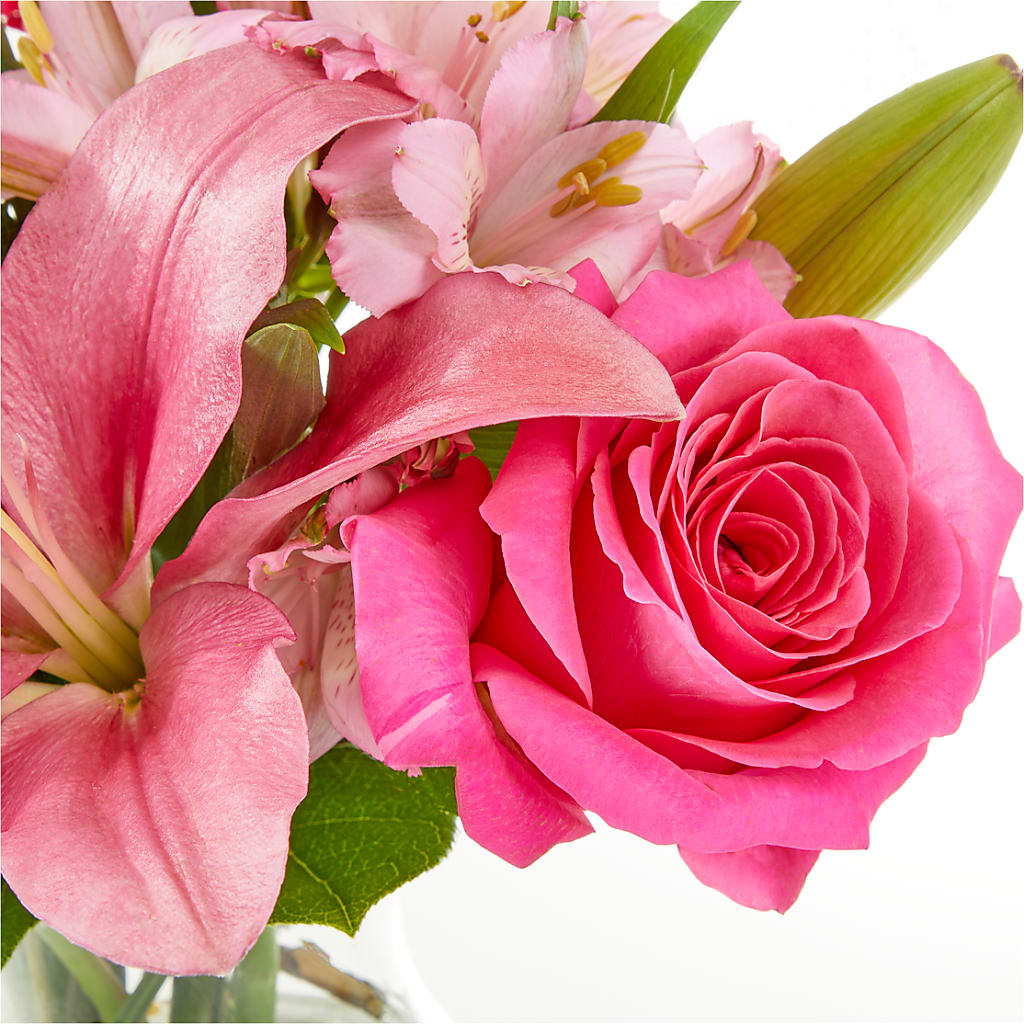 Lots of Love Bouquet –  Greater Kansas City Flower Shop, Kansas City MO