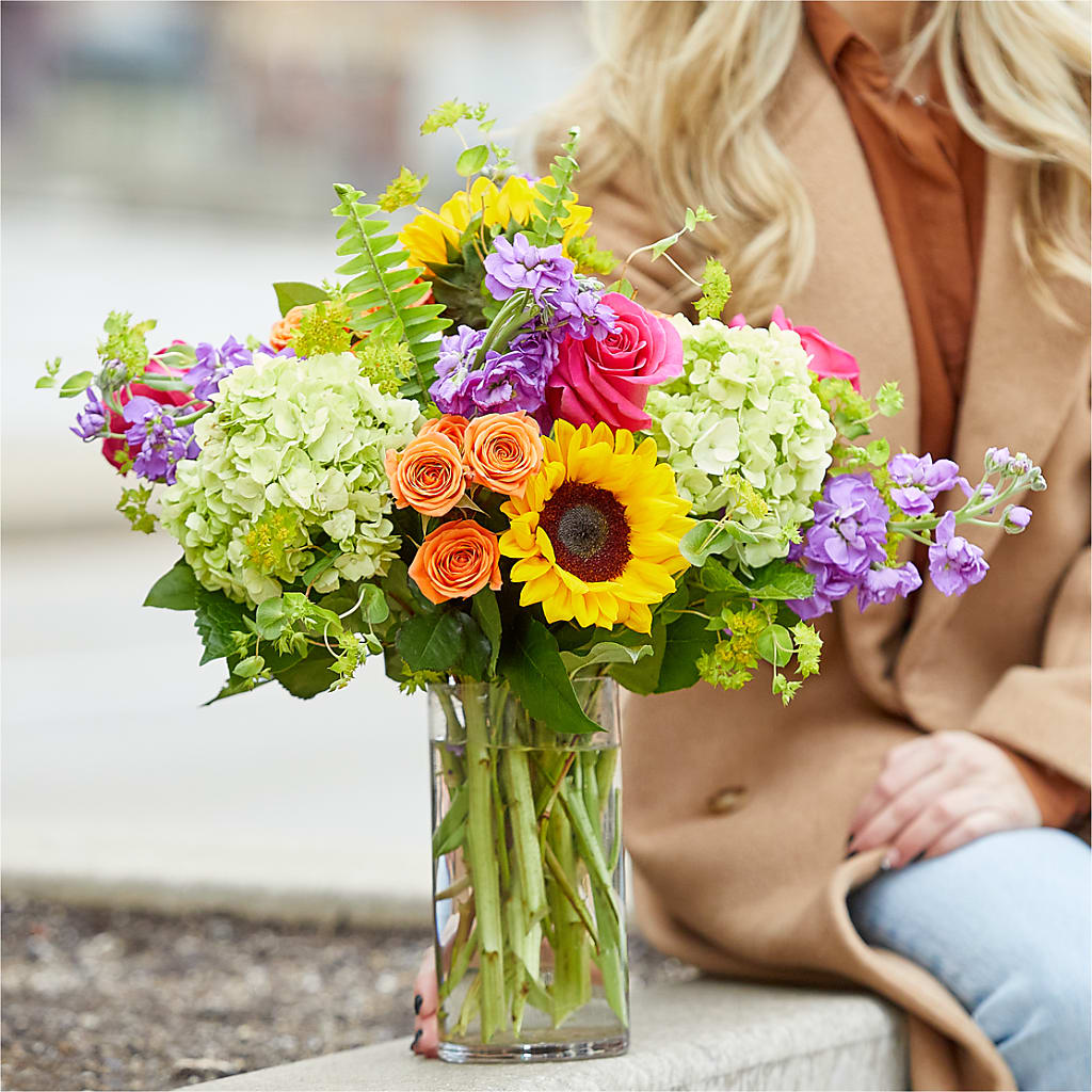 Vibrant Greetings Bouquet –  Greater Kansas City Flower Shop, Kansas City MO